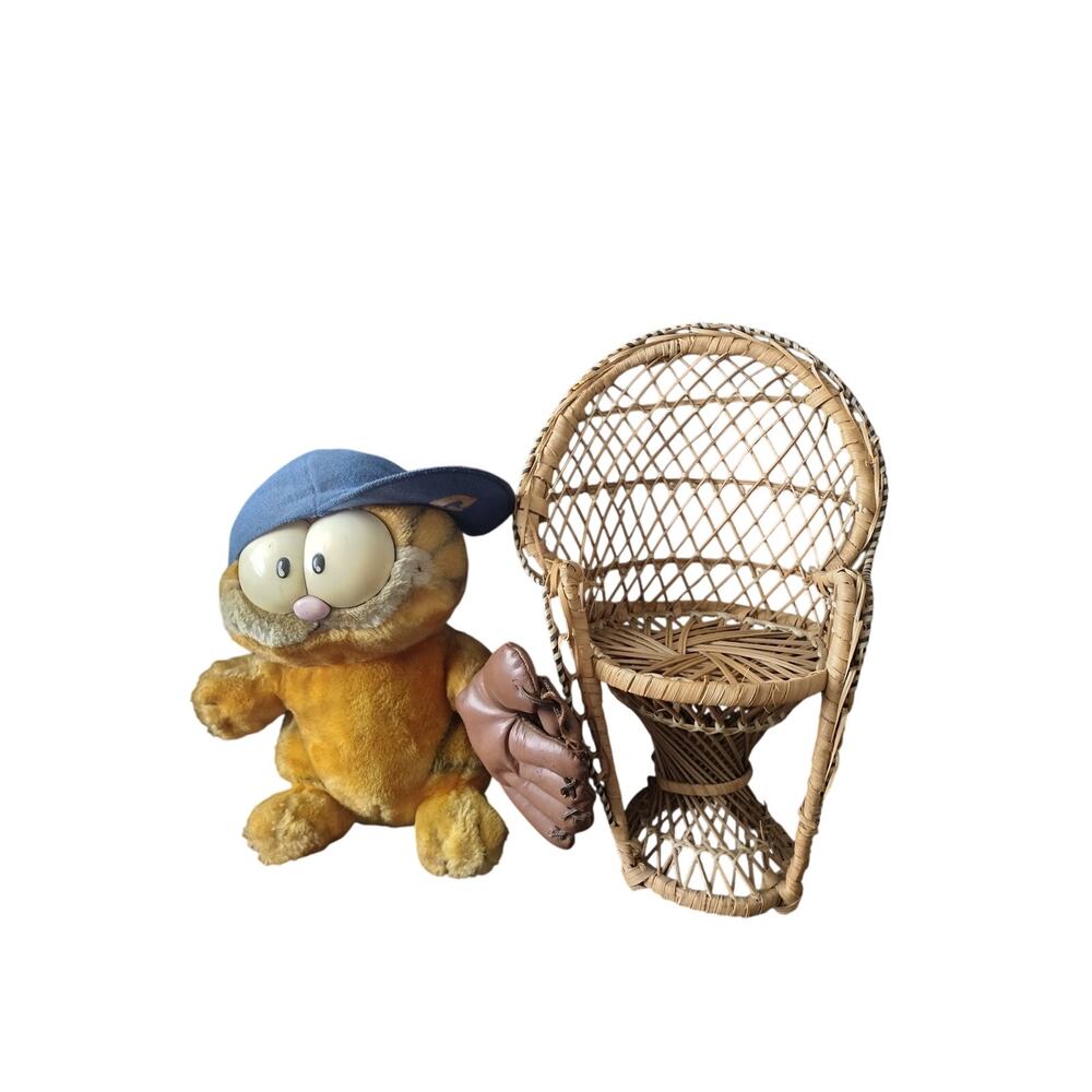 Vintage 1981 Dakin Garfield Baseball Plush & Mini Peacock Chair